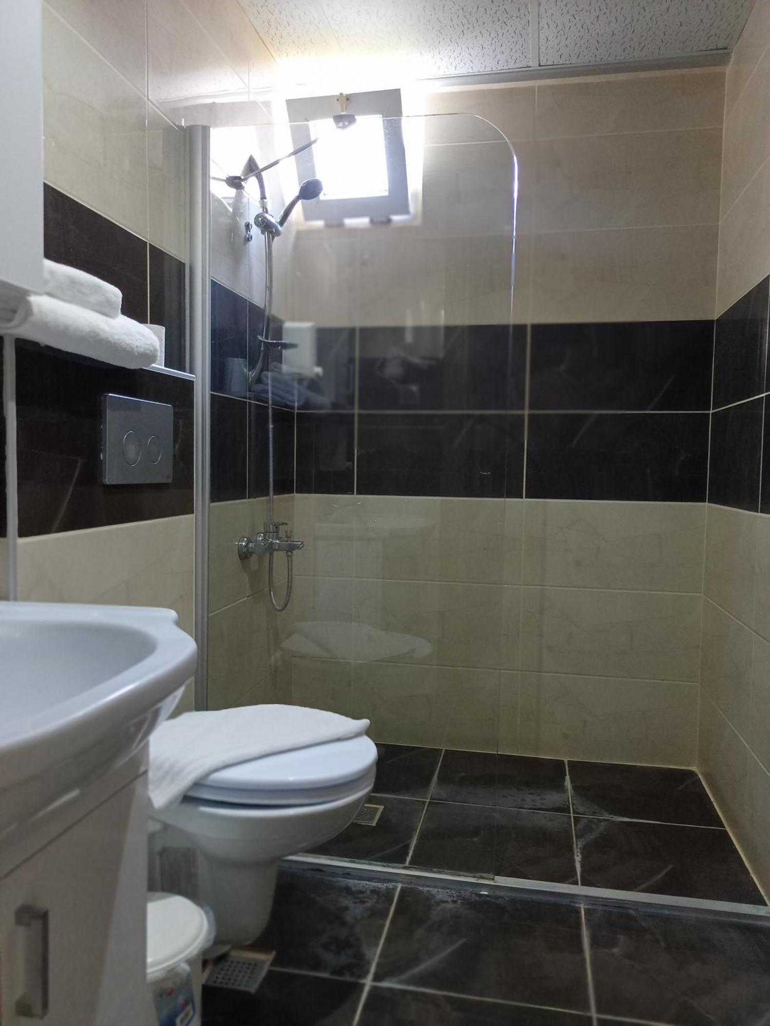 Antalya Konyaalti Guenduez Otel Bagian luar foto