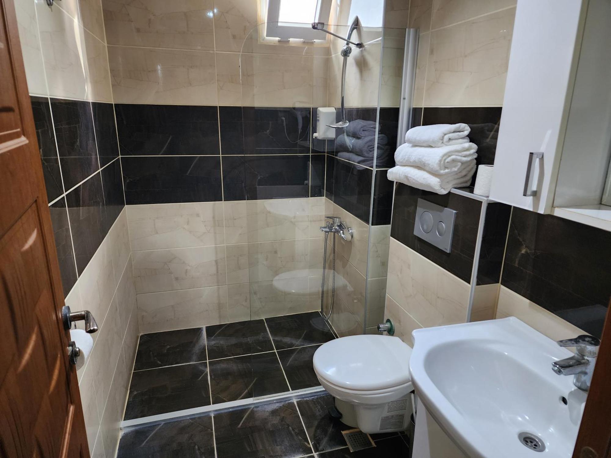 Antalya Konyaalti Guenduez Otel Bagian luar foto